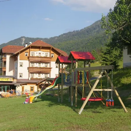 Ederhof Aparthotel 4*